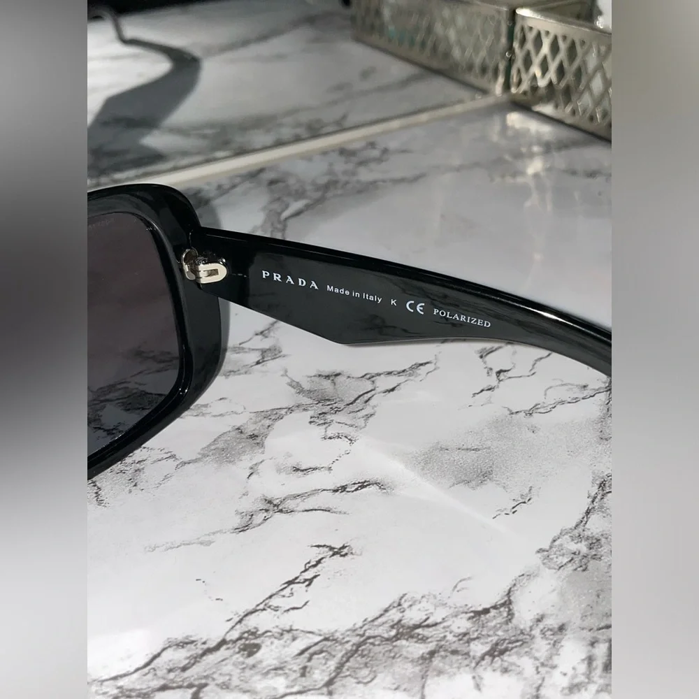 ❌❌SOLD❌❌Prada Black Oversized Sunglasses SPR32P 57017 - Picture 7 of 15